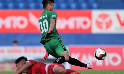 Hai thủ môn đội tuyển để thủng lưới 11 bàn ở V-League