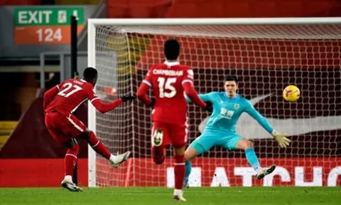 Hàng công tù túng, Liverpool thua sốc trước Burnley ngay tại Anfield
