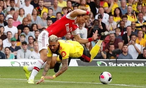 Hàng thủ Arsenal 'thảm họa': Khi Emery chỉ nhìn thấy lợi trước mắt