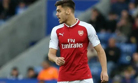 Hàng thủ sa sút, Arsenal vẫn chấp nhận để "đá tảng 1m92" ra đi
