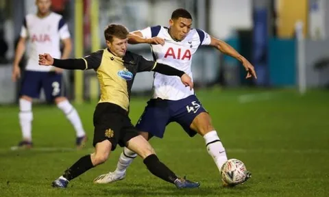 Hành động đẳng cấp, Tottenham và Mourinho khiến Marine nể phục dù thảm bại