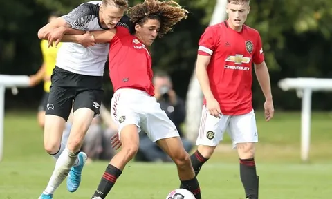 'Thần đồng' ra mắt, U18 Man Utd thảm bại với tỉ số khó tin