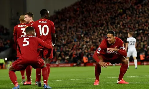 Hay lại còn hên, Liverpool ngược dòng kịch tính trên sân nhà