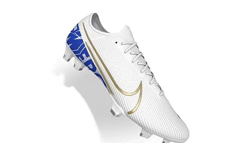CĐV Chelsea xúc động với mẫu giày mới của Hazard