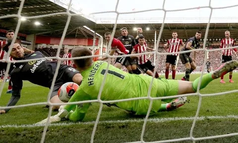 "Người nhện lưu lạc" trổ tài "tay nhanh hơn não", ngày tàn của De Gea tại Man Utd đã gần kề