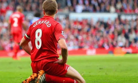 CĐV Man City hát bài về Gerrard trong trận tri ân Kompany