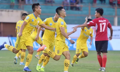 HLV Khánh Hòa lên tiếng về tin đồn bị nhà tài trợ “bỏ rơi”