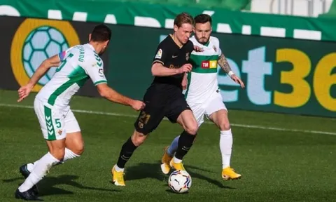 HLV Koeman đã đúng về De Jong