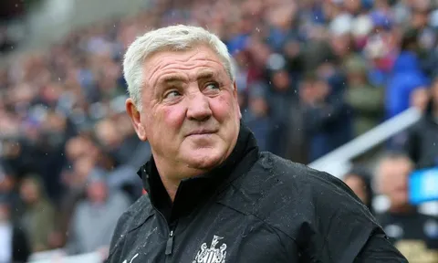 HLV Newcastle: “Cậu ấy nên rời M.U để được thi đấu nhiều hơn”