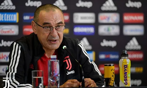 HLV Sarri tiết lộ sự thật về mẹ trong ngày quay lại nắm Juventus