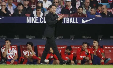 HLV Simeone đáp trả sau hành động gây tranh cãi đối với Joao Felix