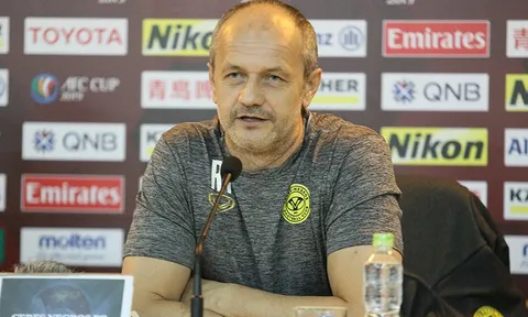 HLV trưởng Ceres Negros "than vãn" về khó khăn khi sang Việt Nam