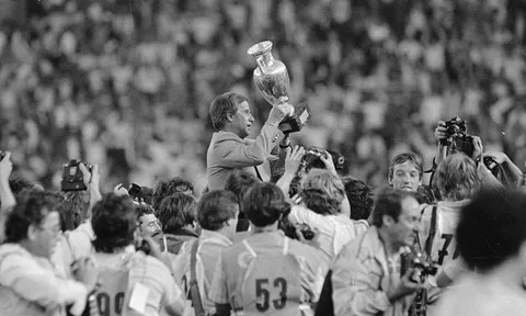 HLV dẫn dắt thế hệ Platini vô địch EURO 1984 qua đời