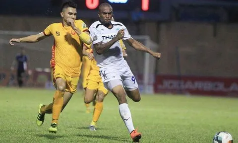 Hoàng Anh Gia Lai nên thay đổi kế hoạch chiêu mộ “ngoại binh”