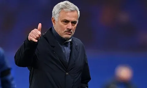 Hơn 12 năm không có danh hiệu, Mourinho vẫn 'nói cứng' về chủ tịch đội nhà
