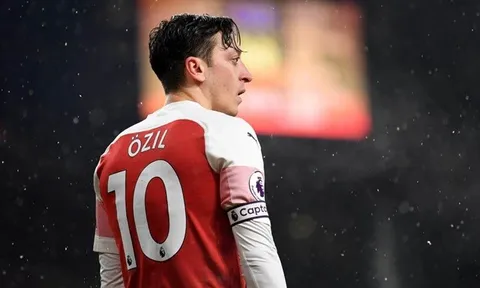 Góc Arsenal: Emery phải làm gì để 'giải cứu' Ozil khỏi bóng tối?