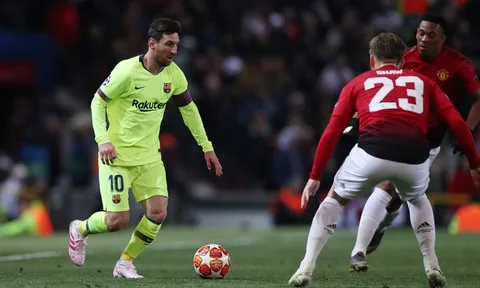 Messi dạy 1 bài học, Solskjaer tìm ra vai trò mới của Shaw tại M.U