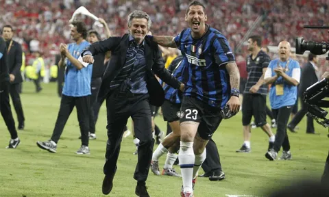 Huyền thoại Inter tiết lộ con người thật bên trong vẻ khô khan của Mourinho