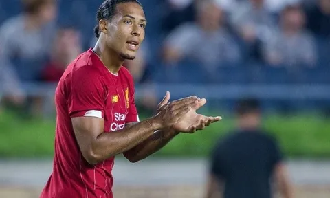Huyền thoại 'nhắc nhẹ' Van Dijk: 'Anh ấy cần chơi tốt hơn một chút'