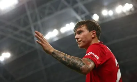 Trung vệ Man Utd: "Tôi từng là 1 số 10, ghi rất nhiều bàn thắng"