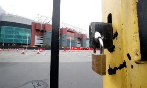 Đang lo lắng vì COVID-19, Premier League bất ngờ nhận được tin vui