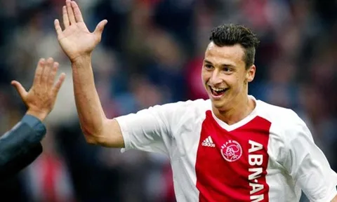 “Tôi vừa trở lại Ajax, Ibrahimovic đã lên tiếng thách thức”