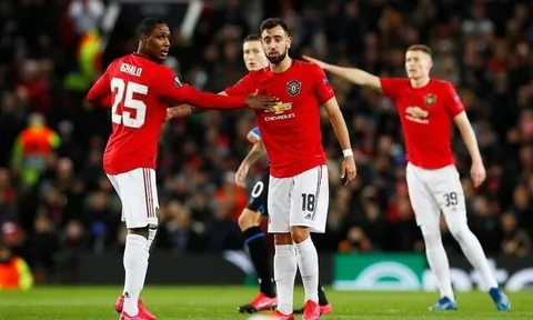 Man Utd hờ hững, "nạn nhân của Cavani" khăn gói rời Old Trafford?