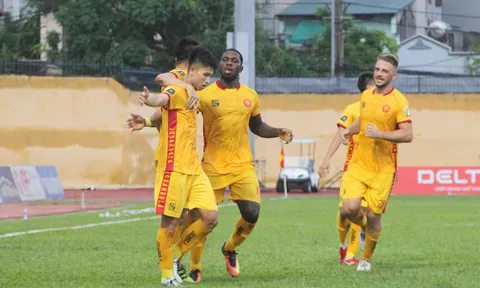 "Sát thủ" Rimario rực sáng, Thanh Hóa đánh bại SLNA