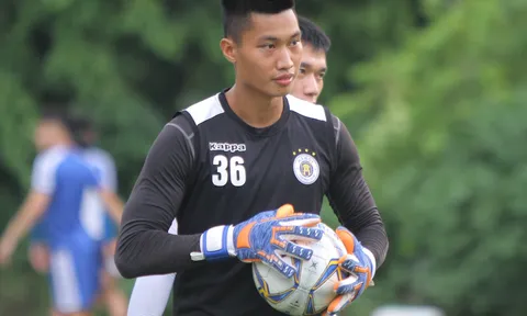 Hà Nội FC có thêm sự lựa chọn trong khung gỗ ngoài Bùi Tiến Dũng và Phí Minh Long