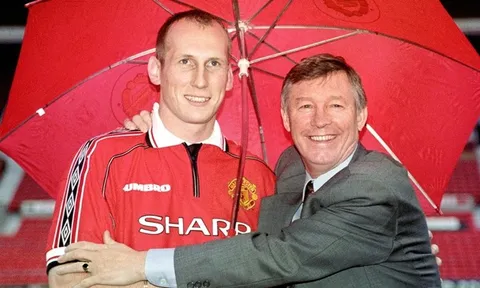 Jaap Stam, người từng khiến Sir Alex mắc sai lầm ở Man Utd là ai?