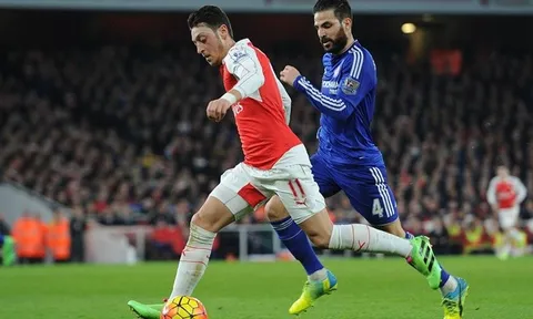 Cựu Pháo thủ thẳng thắn chỉ ra khác biệt lớn giữa Ozil và Fabregas