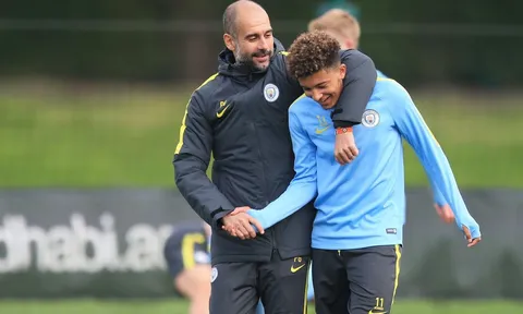 Jandon Sancho cập bến M.U, Man City hưởng lợi