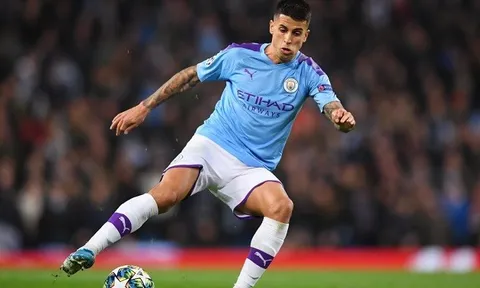 Muốn có "cơn lốc cánh phải", Barca đòi Man City phải chi thêm tiền