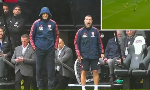 Khiến Emery 'phát rồ' sau một pha bóng, sao mai Arsenal nói gì?