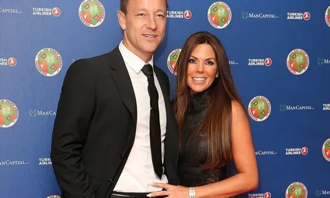 John Terry bán nhà sau khi bị trộm ghé thăm và làm điều kinh tởm