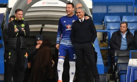 'Mourinho nói sẽ chi 100 triệu bảng mua trung vệ nếu tôi cứ như vậy'