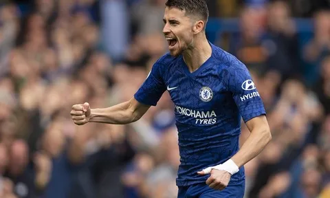 Lộ sự thật gây sốc giữa Sarri và Jorginho, Chelsea hưởng lợi