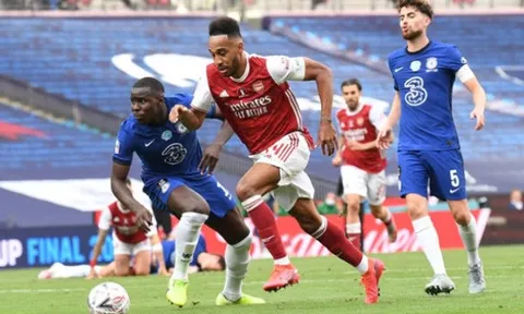 Aubameyang quá tinh ranh, Jorginho ngán ngẩm càu nhàu với 1 đồng đội trên sân