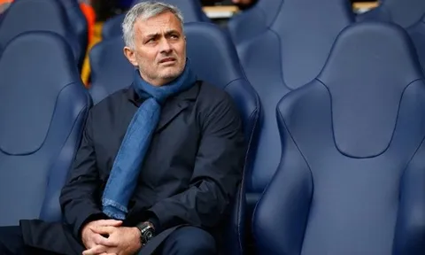 Tottenham 'lâm nguy', Mourinho nhận cảnh báo đanh thép từ chuyên gia