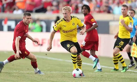 Julian Brandt đá tiền vệ trung tâm, tại sao không chứ Favre?