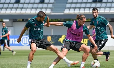 "Kẻ nổi loạn" trở lại Juventus, cố gắng gây ấn tượng với HLV Sarri