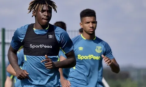 'Juventus giữ những tiền đạo già cỗi và bán một cầu thủ 19 tuổi'