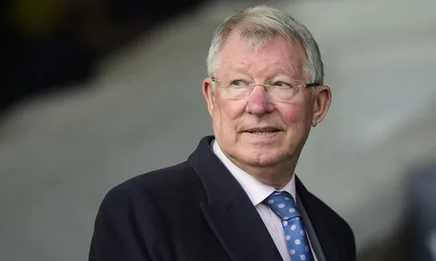 "Khi còn trẻ, tôi nổi đoá vì nghĩ rằng Sir Alex luôn muốn tấn công mình"