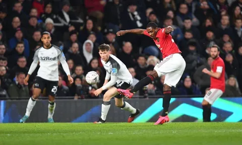 "Khi đã ký hợp đồng với Man Utd, tôi run rẩy trên giường"