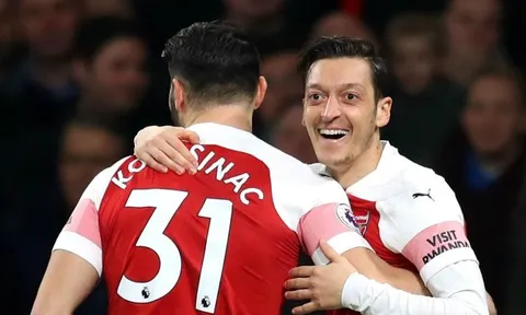 Khi nào Ozil mới tái xuất trong màu áo Arsenal?