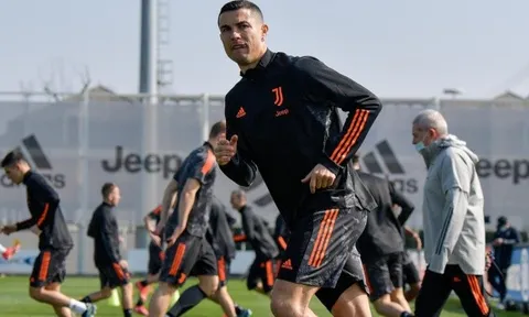 Khó khăn chồng chất, Ronaldo và đồng đội vẫn lộ hình ảnh khó tin
