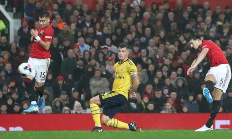 Khoảnh khắc Maguire hóa "hitman", hàng công Man Utd coi như đã chết