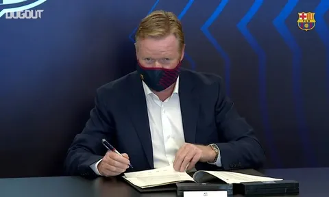 Khoảnh khắc Ronald Koeman đồng ý cứu vớt con tàu đắm Barca