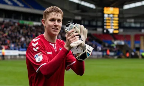 Không cầu thủ chuyên nghiệp, đội bóng Premier League một thời vẫn xuất sắc có điểm
