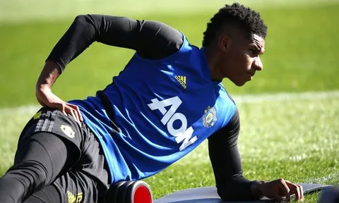 "Không khó khi ký hợp đồng với Man United"